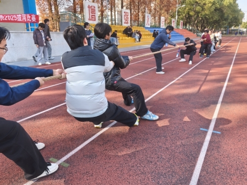 拔河比赛燃爆冬日 凝心聚力尽显风采 ——自动化与信息工程系主题拔河比赛圆满落幕